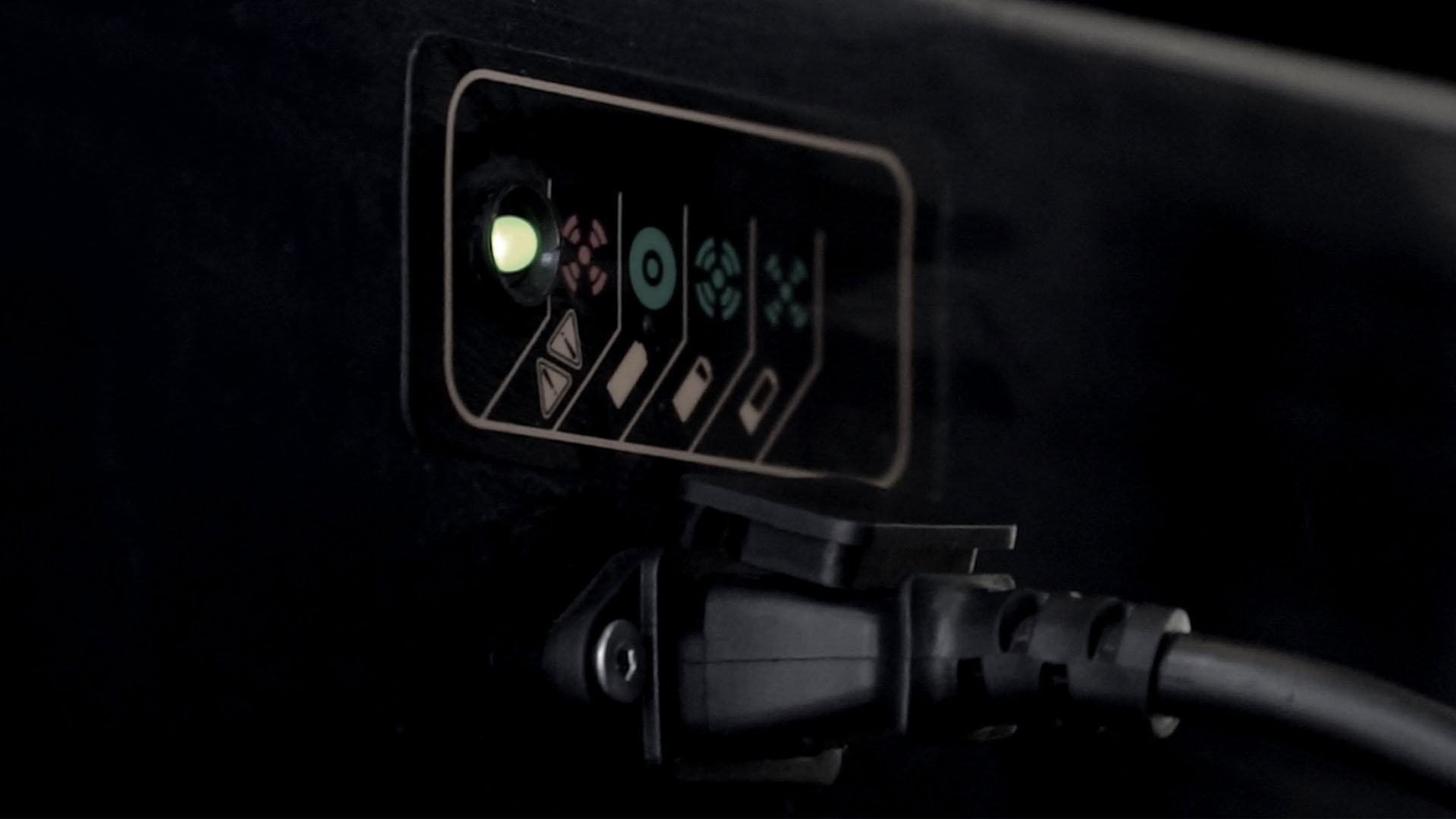 Harici Göstergeli Şarj Girişi