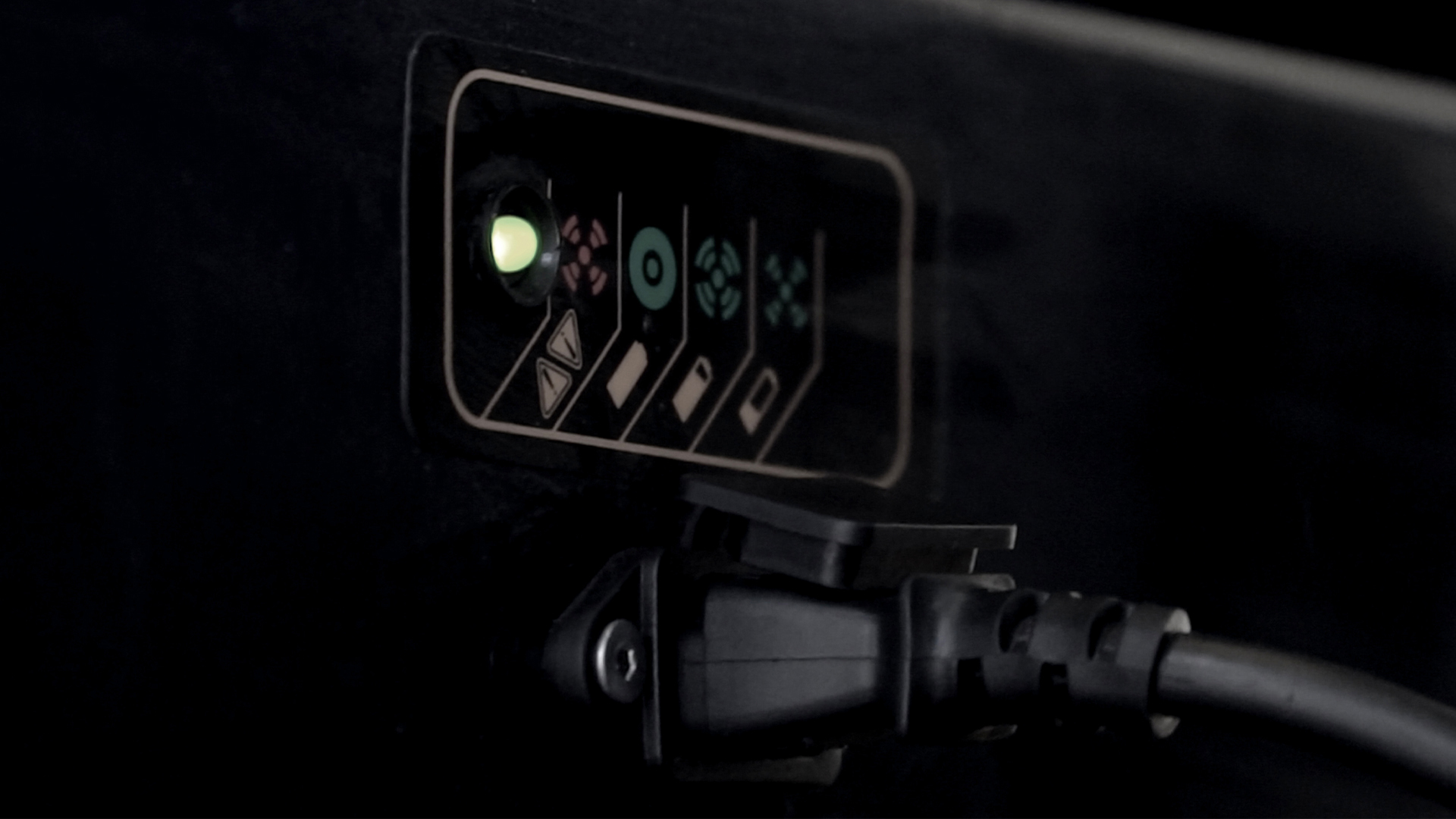 Harici Göstergeli Şarj Girişi