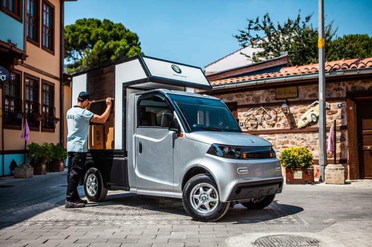 Der Mini-Lastwagen LKW, welcher klein aber seine Arbeit maxi ist wurde durch die FA. PILOTCAR hergestellt
